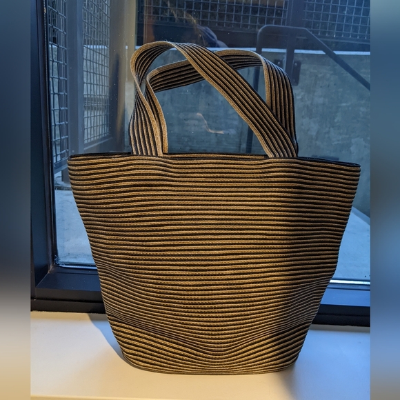 NWOT! Eric Javits - Squishee Tote II | Natural & Black Stripes | ~16x13x5 - Picture 9 of 17